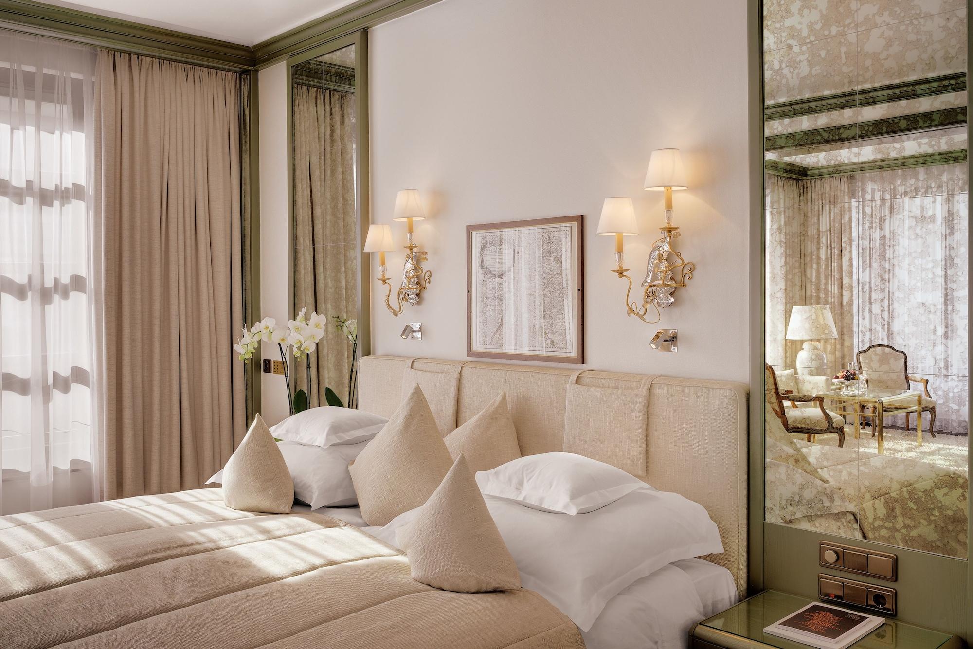Hotel Europaeischer Hof Heidelberg, Bestes Hotel Deutschlands In Historischer Architektur Kültér fotó A bedroom at the Mandarin Oriental, Munich