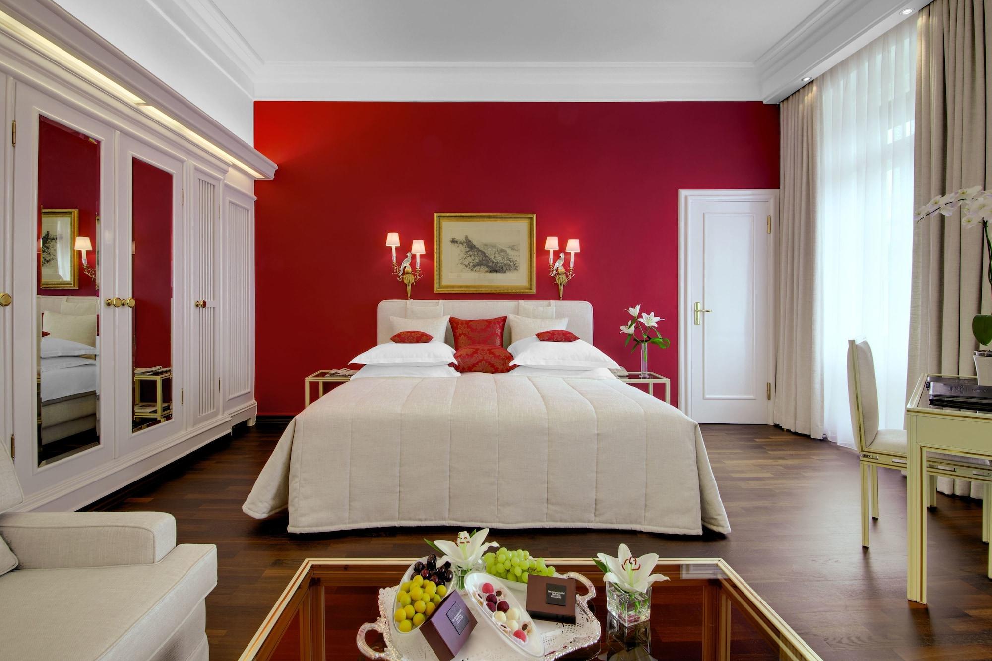 Hotel Europaeischer Hof Heidelberg, Bestes Hotel Deutschlands In Historischer Architektur Kültér fotó A room at the Hotel de la Paix
