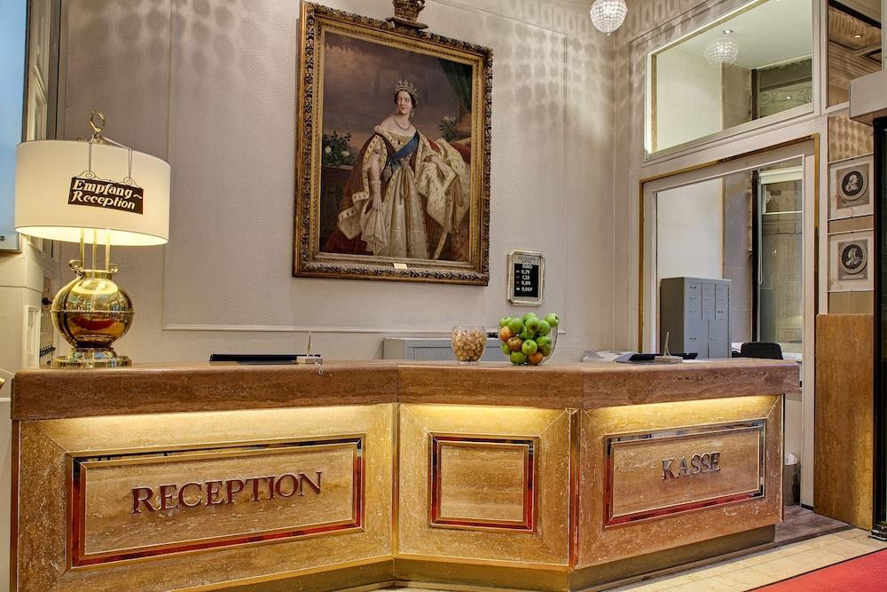 Hotel Europaeischer Hof Heidelberg, Bestes Hotel Deutschlands In Historischer Architektur Kültér fotó Reception desk at the hotel