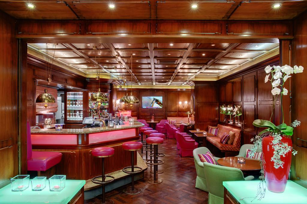 Hotel Europaeischer Hof Heidelberg, Bestes Hotel Deutschlands In Historischer Architektur Kültér fotó The interior of the bar