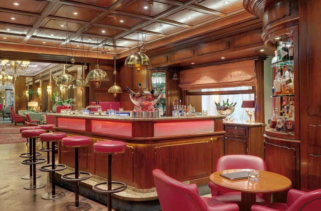 Hotel Europaeischer Hof Heidelberg, Bestes Hotel Deutschlands In Historischer Architektur Kültér fotó The bar on board the Queen Mary 2